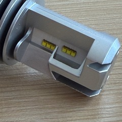 自動車用ヘッドライトの画像