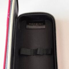 YVES SAINT LAURENT BEAUTE メイクポーチの画像