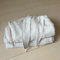 カーテンの画像