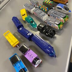 小さい男の子用のクリスマスプレゼントにいかがですか！　プラレール（中古）いろいろの画像
