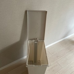 ニトリ　45l ゴミ箱　ペダル式の画像