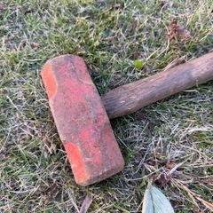 大きくて重たいハンマーの画像