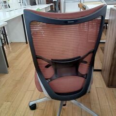 ★リユースのサカイつくば店★TK7425 オカムラ オフィスチェア レッド H95×D67×W67 クリーニング済みの画像