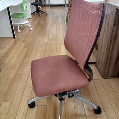 ★リユースのサカイつくば店★TK7425 オカムラ オフィスチェア レッド H95×D67×W67 クリーニング済みの画像