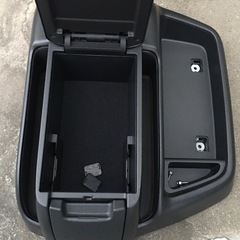 ハイエース‼️200系（ワイド）‼️新車外し‼️センターコンソール、純正ホーン、純正灰皿、‼️バラ売り可‼️の画像