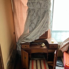 整理棚、靴箱、タンス、机、ゴザの画像