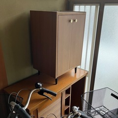 整理棚、靴箱、タンス、机、ゴザの画像