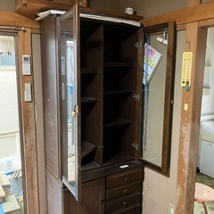 整理棚、靴箱、タンス、机、ゴザの画像