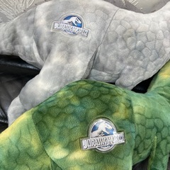 ユニバ ジェラシックワールド 大きいぬいぐるみ 2体 USJの画像