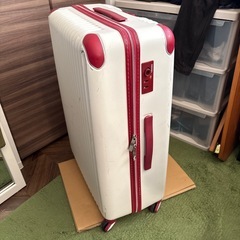 スーツケース、キャリーバックの画像