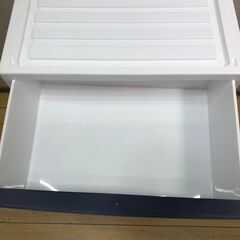 樹脂チェスト 4段 収納ケース 衣類収納 プラスチックケース タンス 衣装ケース 引き出し ネイビー ホワイト シンプル　【糸島市内 送料無料】251124-2-①の画像