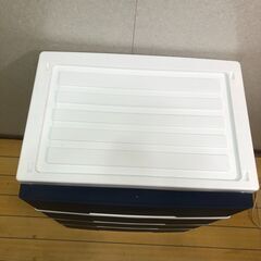 樹脂チェスト 4段 収納ケース 衣類収納 プラスチックケース タンス 衣装ケース 引き出し ネイビー ホワイト シンプル　【糸島市内 送料無料】251124-2-①の画像