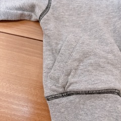 ベビー用グレーパーカーの画像