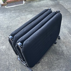 4つ折り折り畳みベッドの画像