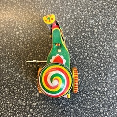 K2511-392　ゼンマイで動く 壊れた ブリキの三輪車 ② オモチャ 稼働します レトロ インテリア キズ汚れ有りの画像