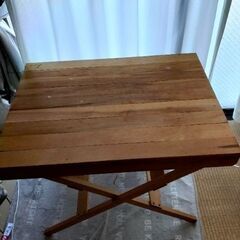 折りたたみ式木製テーブル　屋内　アウトドアの画像