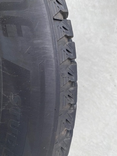 【値下げしました】ブリヂストン　スタッドレスタイヤ　225/65R17
