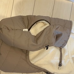 防寒ケープ　抱っこ紐につけられるの画像