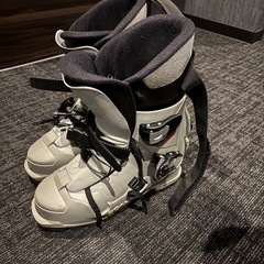 スキー板、ブーツの画像