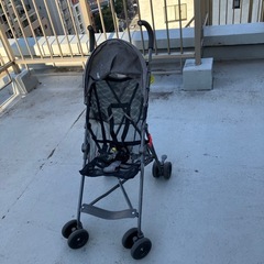 折りたたみ式ベビーカーの画像