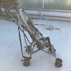 折りたたみ式ベビーカーの画像