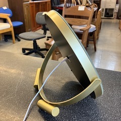 K2511-393 ゴールド仕上げ LED照明付き 円形 卓上ミラー 調色可能 Type-C USBケーブル式 通電確認済み キズ汚れ有りの画像