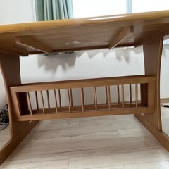 ダイニングテーブルと椅子4脚のセットの画像