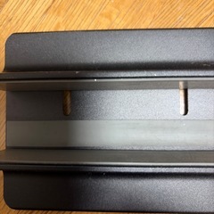 ノートパソコンスタンド 縦置き 収納 PCホルダー 調節可能 アルミ合金素材 の画像