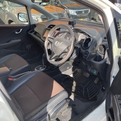 フィットシャトルの画像