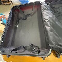 ESCAPE'S 赤色キャリーケース Mサイズ 鍵付きの画像