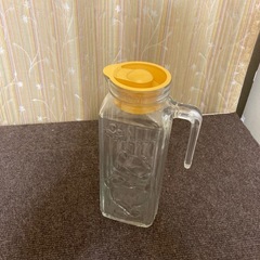 プーさんのダイカットクッション(布団にもなる)
とガラスウォーターポットの画像