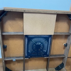 カインズ購入　木製正方形テーブルこたつとアーム付きレザー椅子二脚セット布団二枚の画像