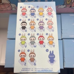 イニシャルラブブ  ポップマート　正規品の画像