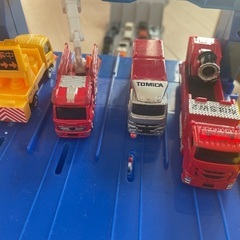 トミカスライダーパーキング50　写真のトミカ23台付きの画像