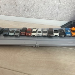 トミカスライダーパーキング50　写真のトミカ23台付きの画像