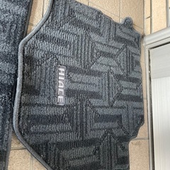 美品★ハイエース 200系 スーパーGL用に購入したトヨタ純正フロアマットの画像