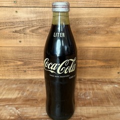 B②  希少！1リットルコカコーラ　瓶ボトル　未開封　ガラス　Cola 昭和　レトロ　コレクションの画像