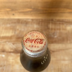 B②  希少！1リットルコカコーラ　瓶ボトル　未開封　ガラス　Cola 昭和　レトロ　コレクションの画像