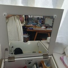 キャスター付きドレッサーの画像