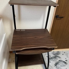 パソコンテーブルの画像