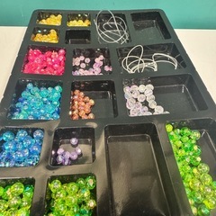 キラキラビーズ アクセサリー作りの画像
