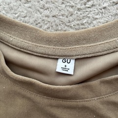 GU クロップド丈　ベロアTシャツの画像