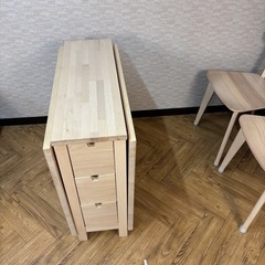 折り畳み式ダイニングテーブルの画像