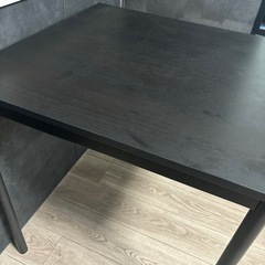 黒テーブルの画像
