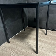 黒テーブルの画像