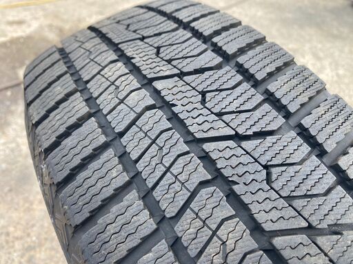 プリウス‼️スタッドレス‼️195/65R15‼️超高年式‼️東北6県無料配送