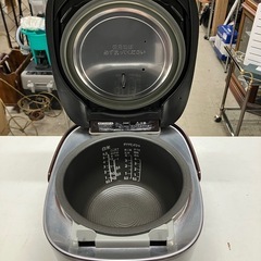 O2511-610 東芝 真空圧力IHジャー炊飯器 RC-10E9VS 2021年製 通電確認済み 5.5合炊き 中古の画像