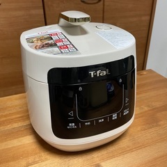 T-fal コンパクト電気圧力鍋の画像