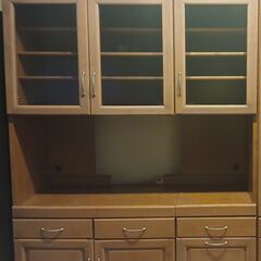 キチンボード・カップボード・食器棚の画像