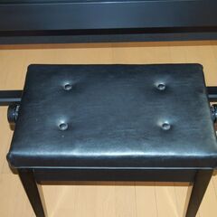 電子ピアノ及びピアノ専用椅子の画像